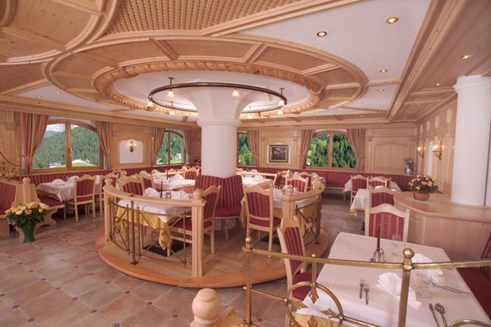 Hotel Jagdhof Selva di Val Gardena Bagian luar foto
