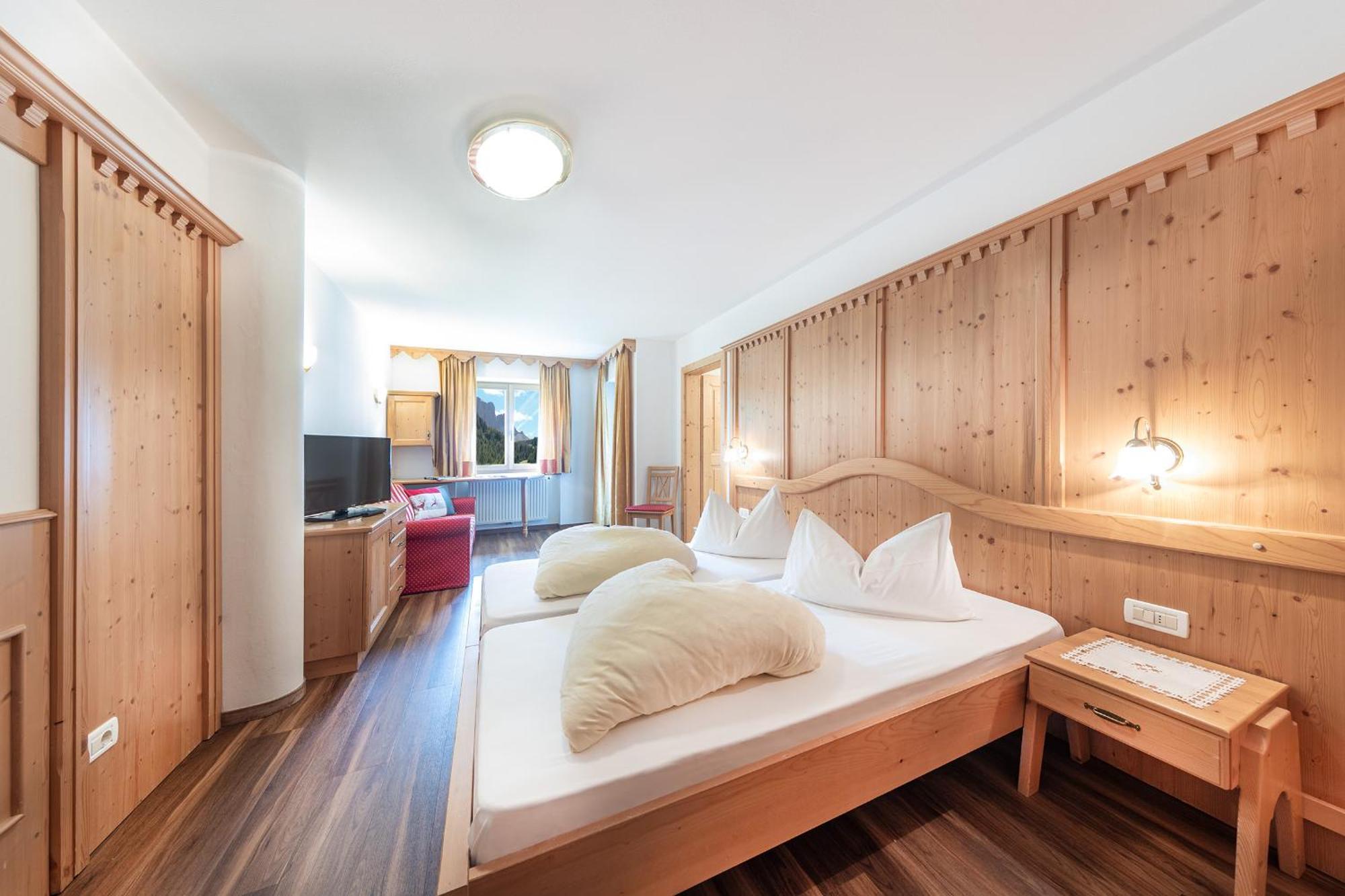 Hotel Jagdhof Selva di Val Gardena Bagian luar foto