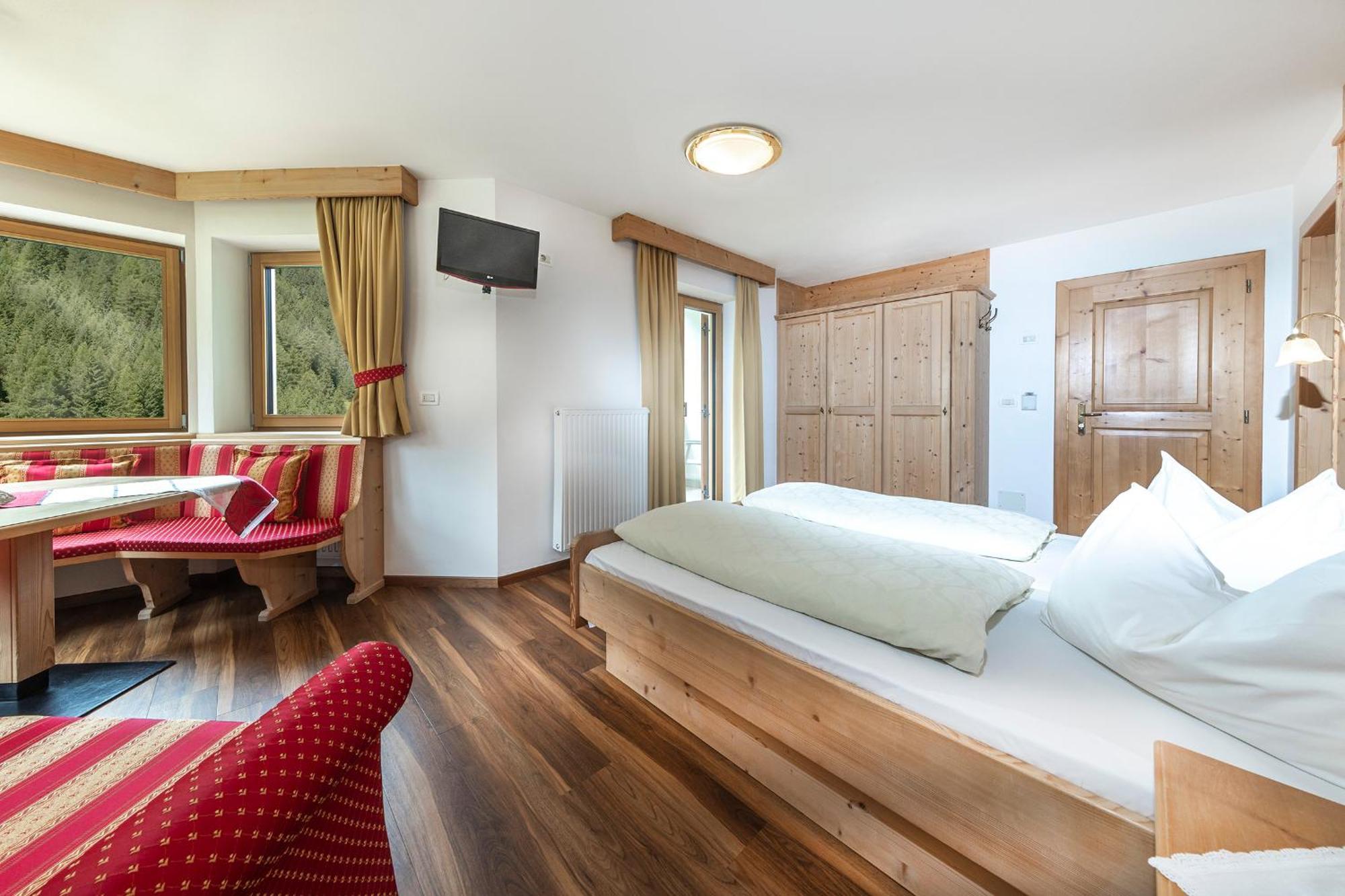 Hotel Jagdhof Selva di Val Gardena Bagian luar foto